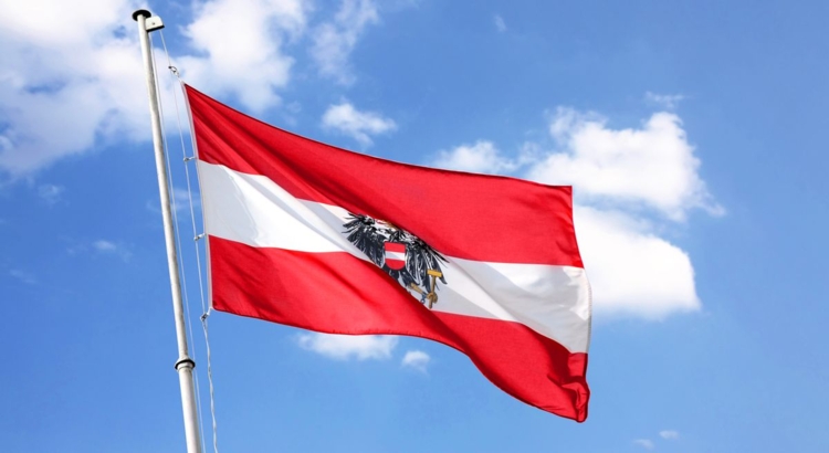 Österreich Fahne Flagge Foto iStock Yuelan