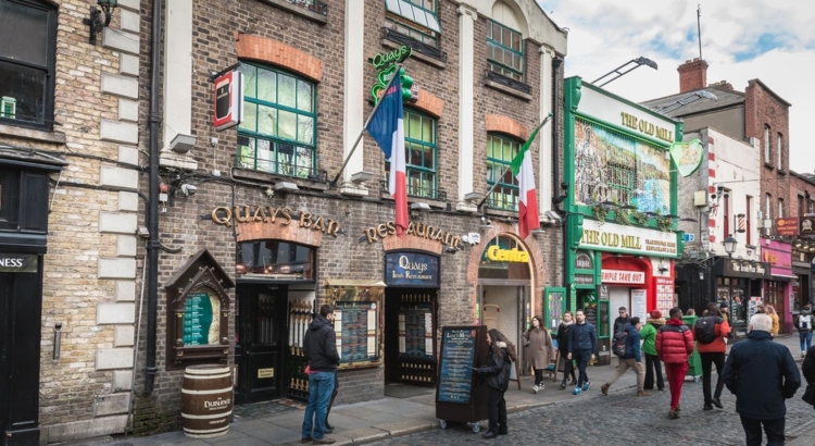 Dublin Irland Bar Foto iStock Pierre Olivier Clement Mantion